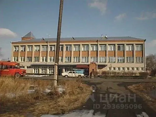 Помещение свободного назначения в Омская область, Кормиловка рп ул. ... - Фото 1