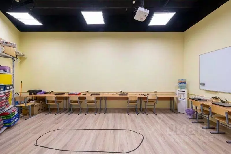 Торговая площадь в Санкт-Петербург просп. Малый Васильевского острова, ... - Фото 1