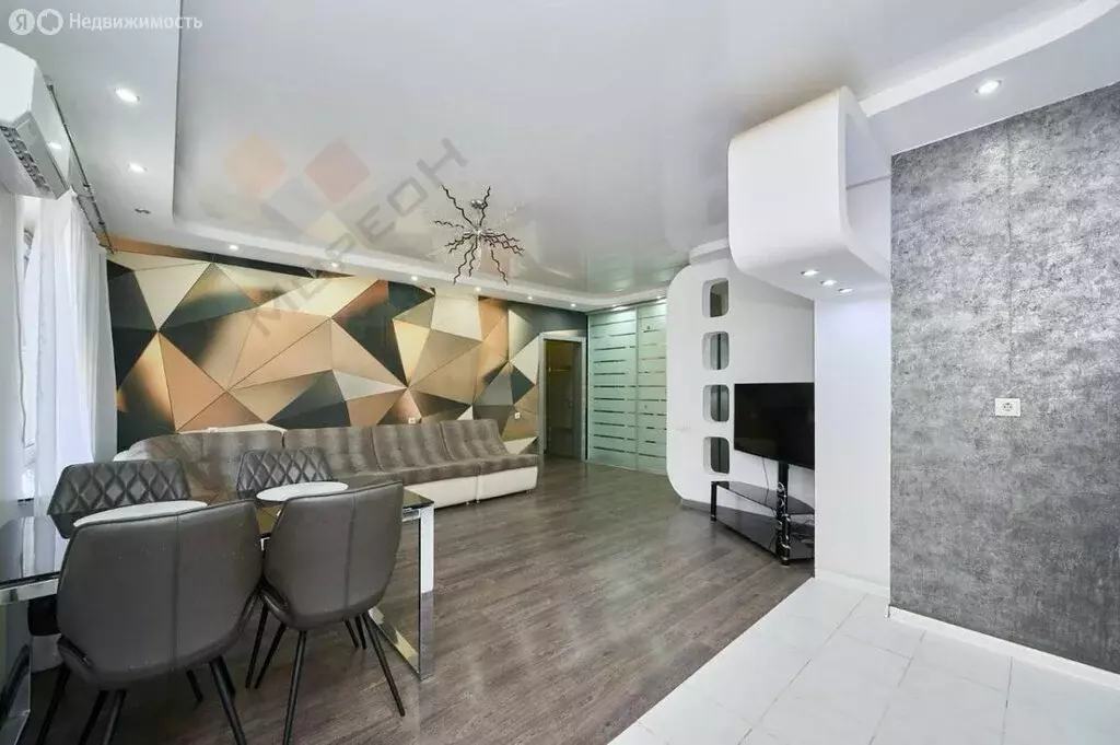 3-комнатная квартира: Краснодар, 3-я Целиноградская улица, 10 (72 м) - Фото 1