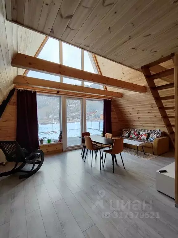 Дом в Алтай, Чемальский район, Элекмонарское с/пос, с. Элекмонар ул. ... - Фото 0