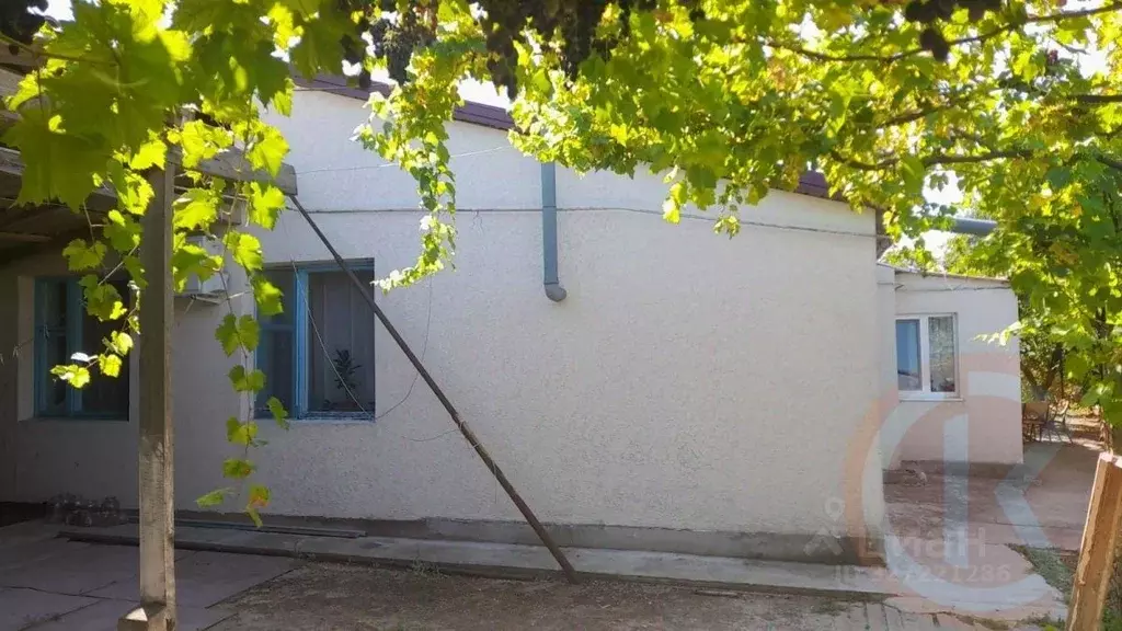 Дом в Крым, Черноморский район, Медведевское с/пос, с. Медведево ул. ... - Фото 2