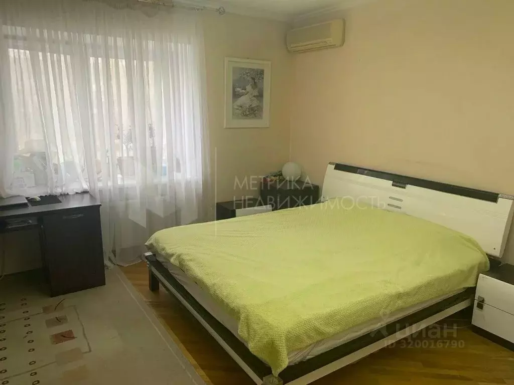 3-к кв. Тюменская область, Тюмень ул. 50 лет Октября, 3 (111.0 м) - Фото 0
