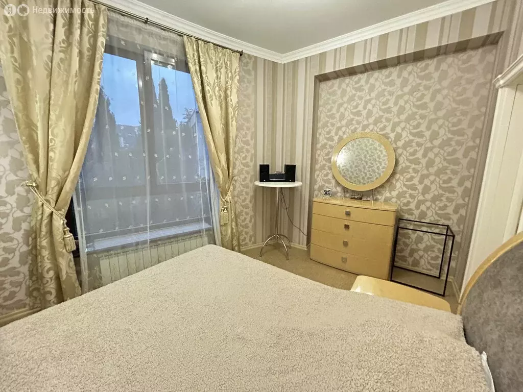 2-комнатная квартира: Ялта, улица Ломоносова, 25 (68 м) - Фото 0