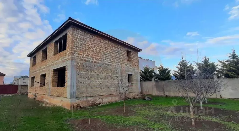 Дом в Крым, Сакский район, с. Орехово ул. Магистральная (305 м) - Фото 2