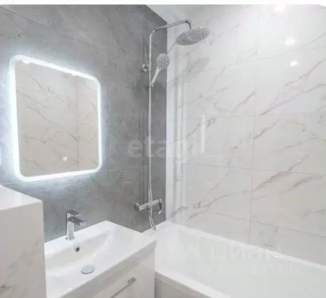 2-к кв. Саратовская область, Энгельс Новобазарная ул., 1 (57.4 м) - Фото 1