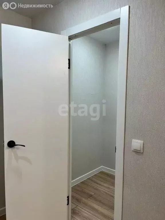 1к в 8-комнатной квартире (17 м) - Фото 1
