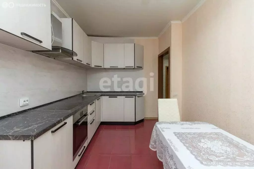 3-комнатная квартира: Тюмень, улица Карла Маркса, 8 (79.4 м) - Фото 1