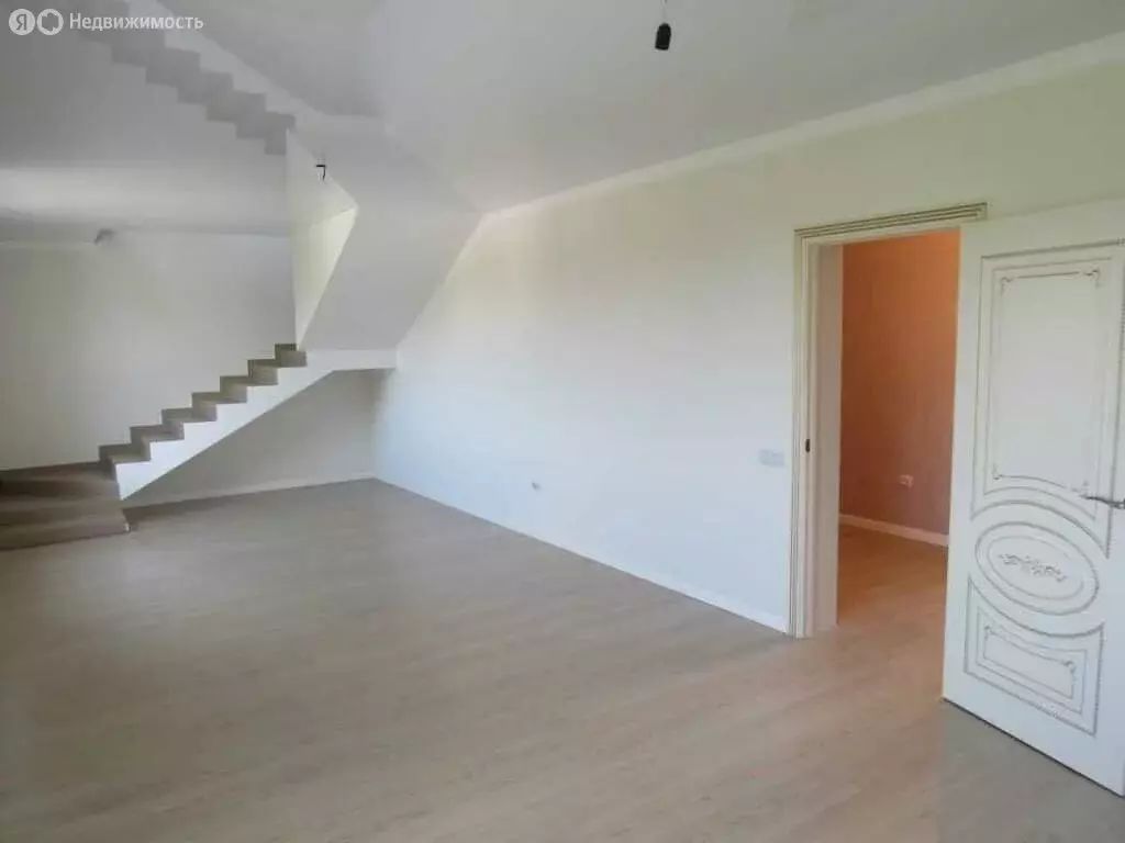 5-комнатная квартира: станица Ессентукская, улица Гагарина, 110к1 (176 ... - Фото 0