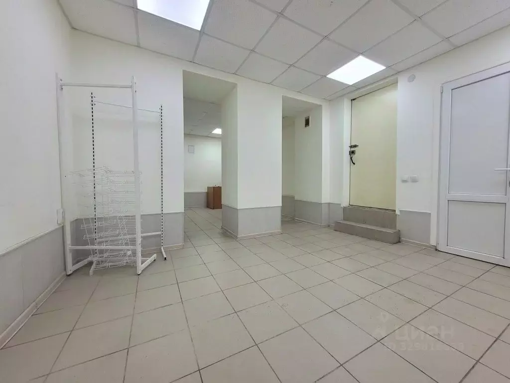 Торговая площадь в Крым, Симферополь просп. Кирова, 70 (33 м) - Фото 2