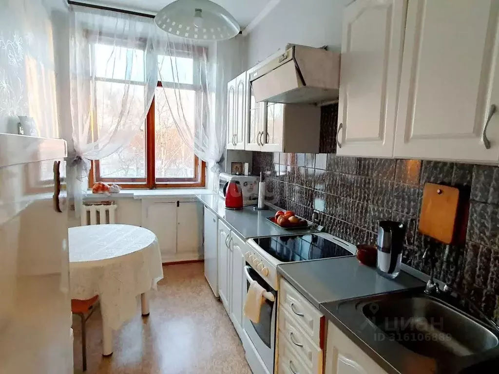 3-к кв. Кемеровская область, Новокузнецк ул. Глинки, 10 (71.5 м) - Фото 0