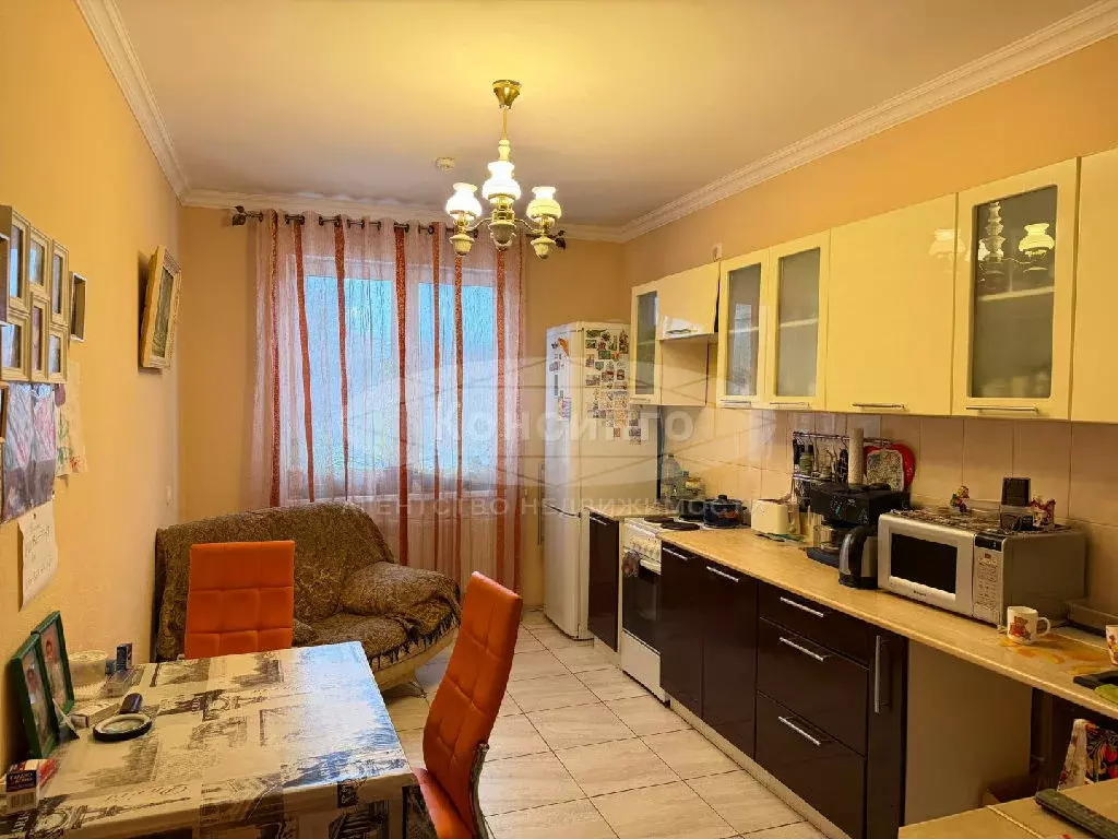 Продается 3-комнатная квартира - Фото 1