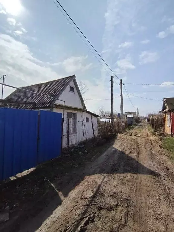 Дом в Саратовская область, Энгельс СНТ Химик-1 мкр,  (20 м) - Фото 1