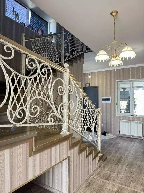 Дом в Астраханская область, Астрахань Солнечный пер., 7 (230 м) - Фото 1