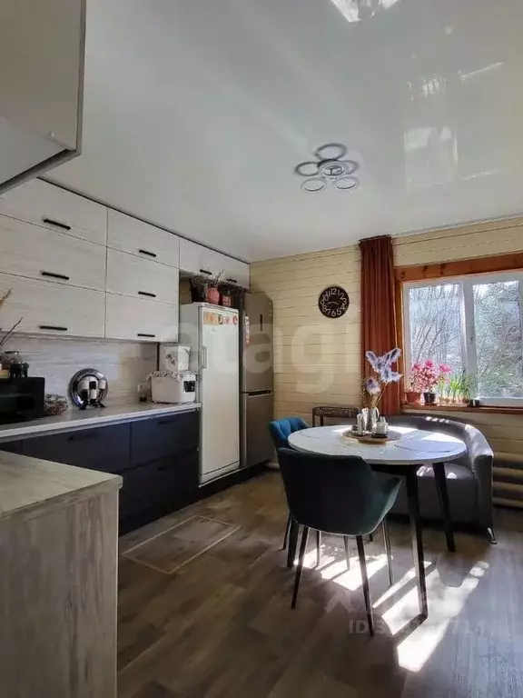 Дом в Алтай, Чемальский район, с. Турбаза Катунь ул. Романтиков (95 м) - Фото 0