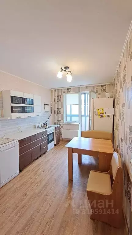 3-к кв. Ленинградская область, Тихвин 2-й мкр, 25 (82.4 м) - Фото 0