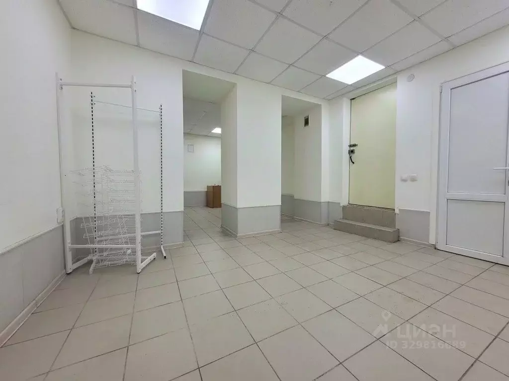 Торговая площадь в Крым, Симферополь просп. Кирова, 70 (33 м) - Фото 2