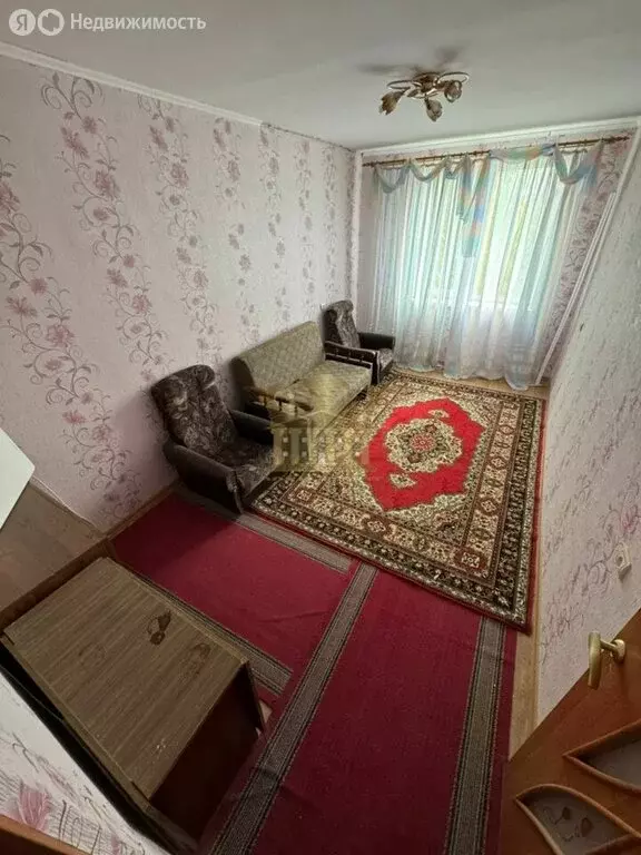 2-комнатная квартира: посёлок городского типа Октябрьское, улица ... - Фото 0