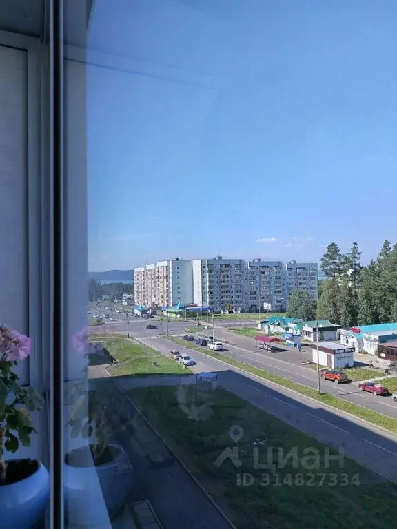 3-к кв. Иркутская область, Усть-Илимск Белградская ул., 13 (64.8 м) - Фото 0