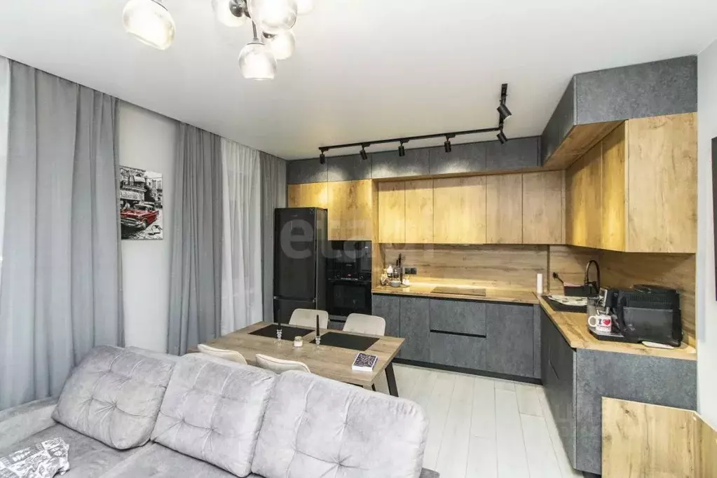 2-к кв. Тюменская область, Тюмень ул. Мельникайте, 36 (65.0 м) - Фото 1