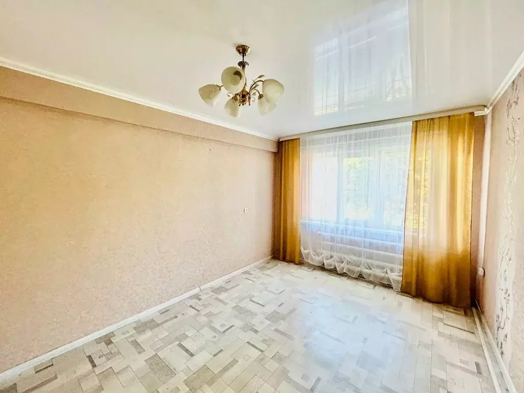 2-к кв. Омская область, Таврическое рп ул. Ленина, 48 (44.7 м) - Фото 0