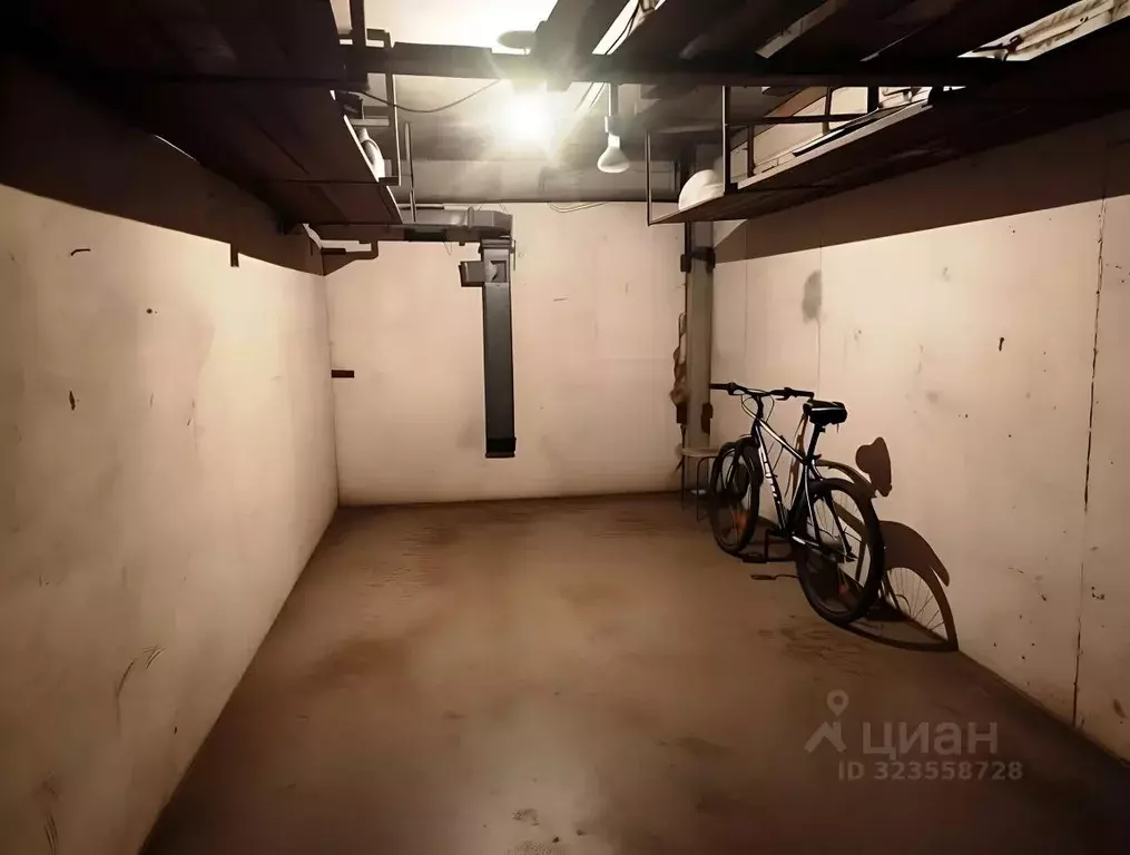 Гараж в Свердловская область, Екатеринбург ул. Фронтовых Бригад, 10 ... - Фото 1