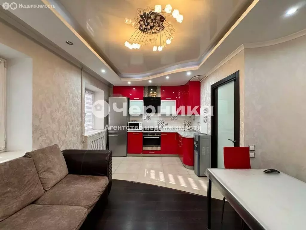 4-комнатная квартира: Шахты, проспект Победа Революции, 120 (64 м) - Фото 1