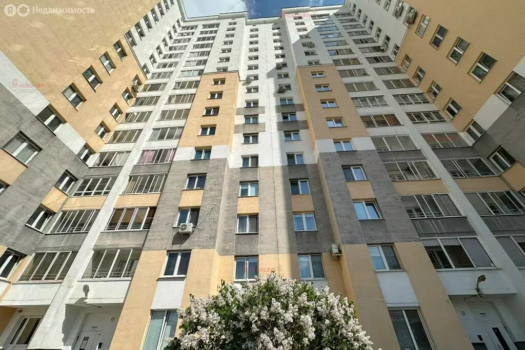 3-комнатная квартира: Верхняя Пышма, улица Орджоникидзе, 11 (68 м) - Фото 1