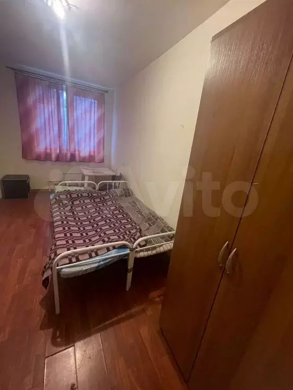 Комната 18 м в 4-к., 1/4 эт. - Фото 0