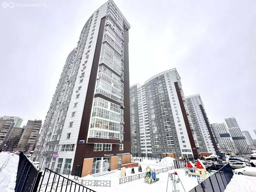 3-комнатная квартира: Уфа, улица Минигали Губайдуллина, 10 (70.5 м) - Фото 1