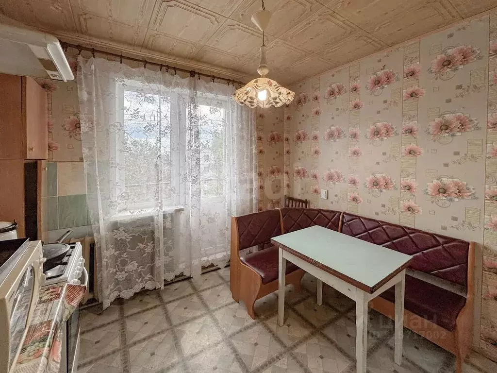 3-к кв. Псковская область, Порхов Псковская ул., 14 (66.4 м) - Фото 1