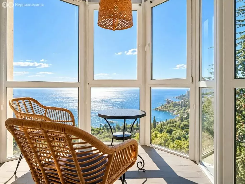 2-комнатная квартира: Алушта, Чатырдагская улица, 1А (72 м) - Фото 1