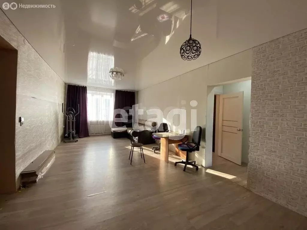 3-комнатная квартира: Ирбит, улица Молодой Гвардии, 4 (78.8 м) - Фото 1