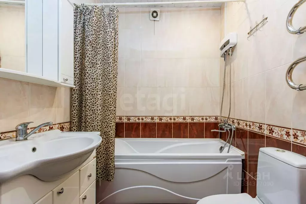 2-к кв. Тюменская область, Тюмень ул. Карла Маркса, 8 (62.9 м) - Фото 1