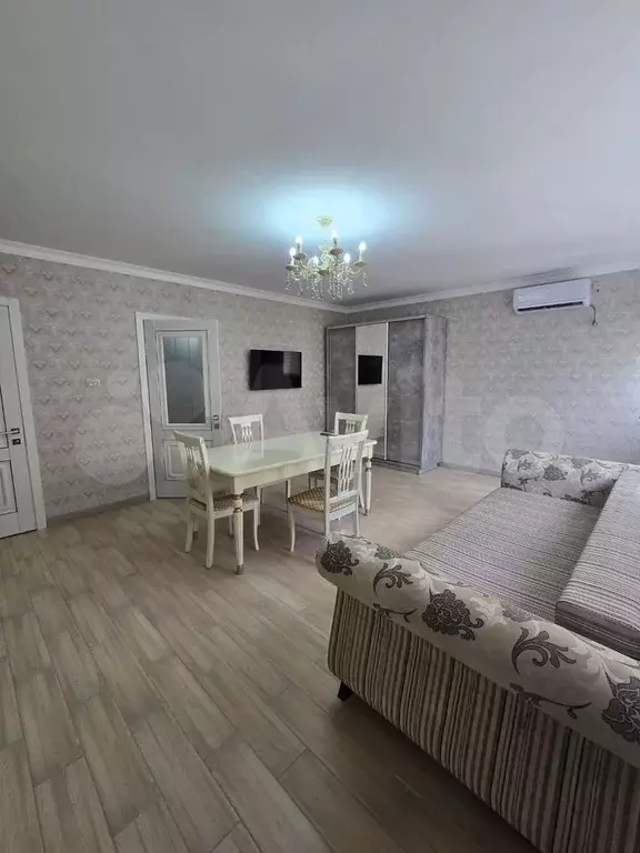 1-к. квартира, 60 м, 1/3 эт. - Фото 1