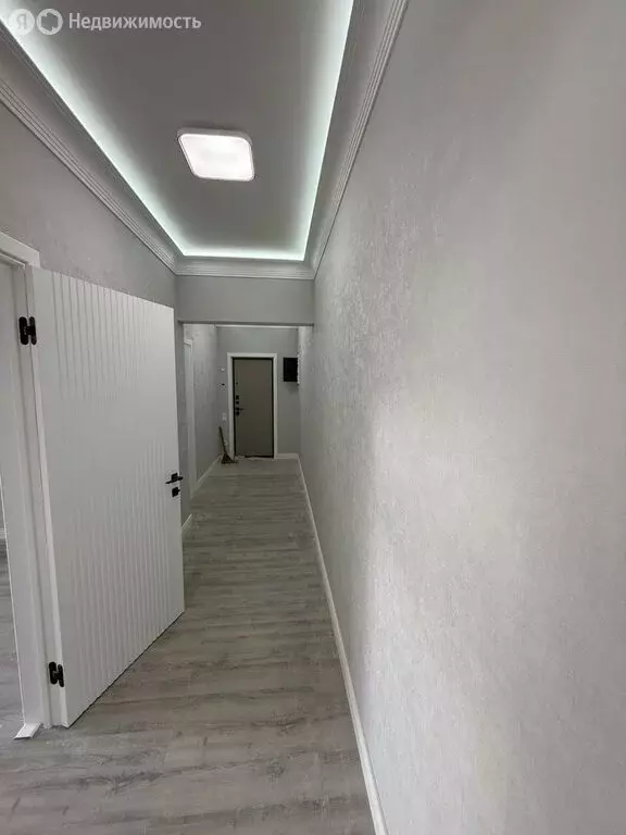 3-комнатная квартира: Каспийск, улица Магомедали Магомеджановa, 5 (90 ... - Фото 1