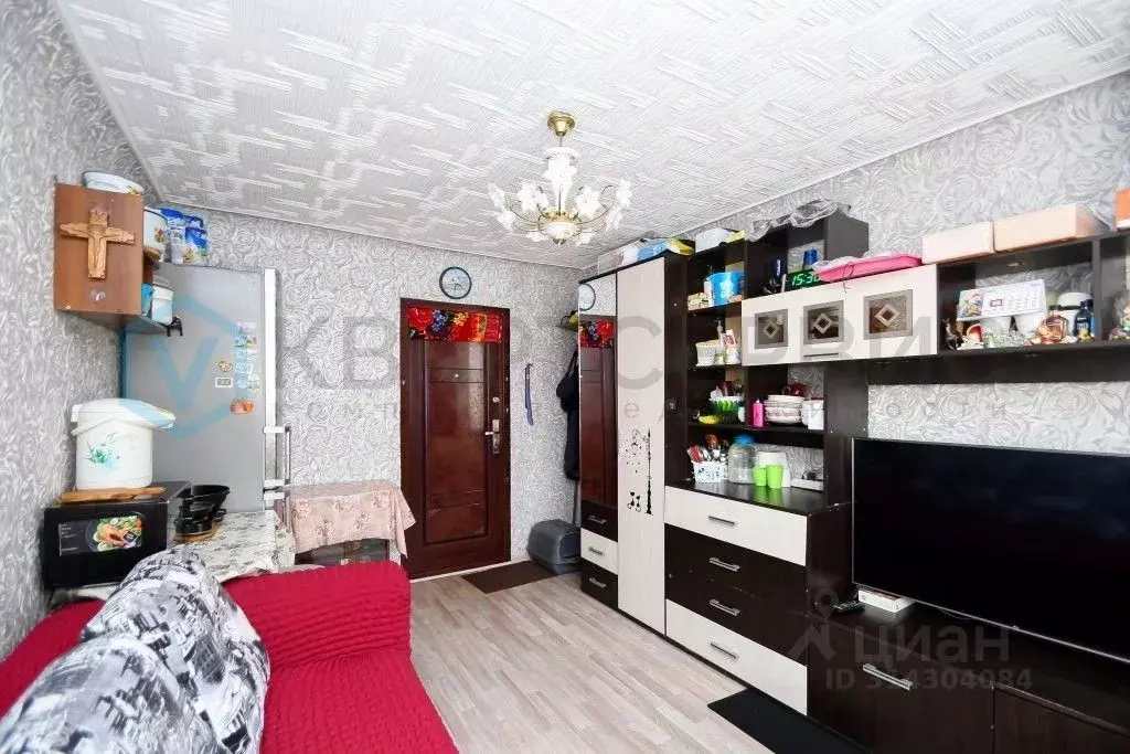 Комната Омская область, Омск ул. Петра Ильичева, 2 (12.3 м) - Фото 1