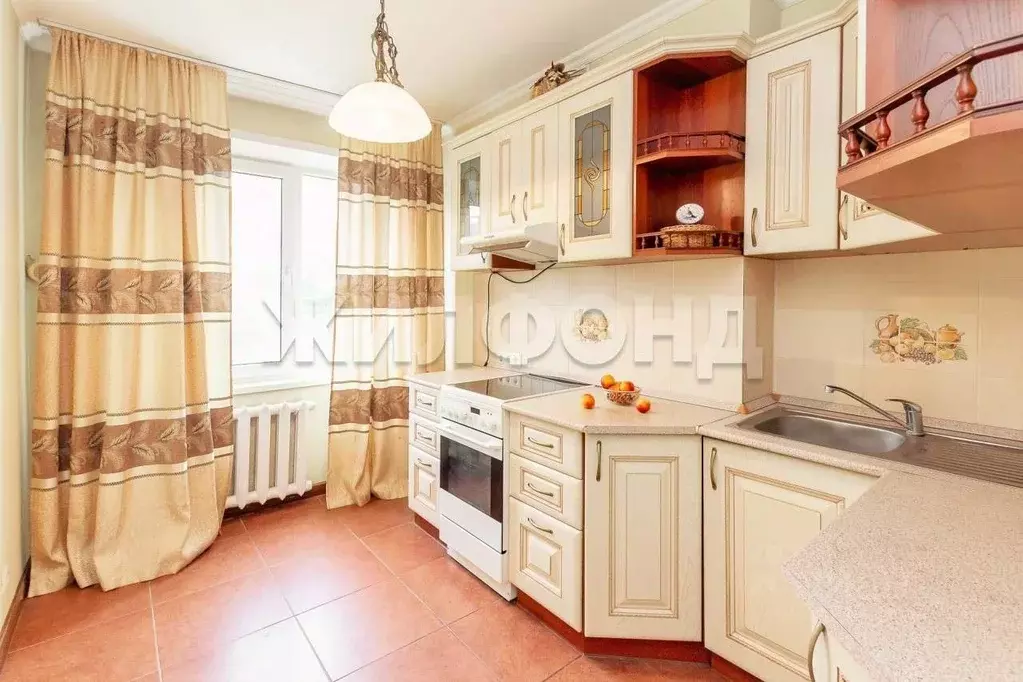 2-к кв. Алтайский край, Барнаул ул. 40 лет Октября, 2/18 (43.2 м) - Фото 1