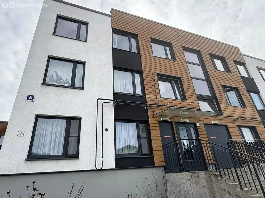 3-комнатная квартира: деревня Красный Посёлок, улица Конюхова, 8 (80.8 ... - Фото 1