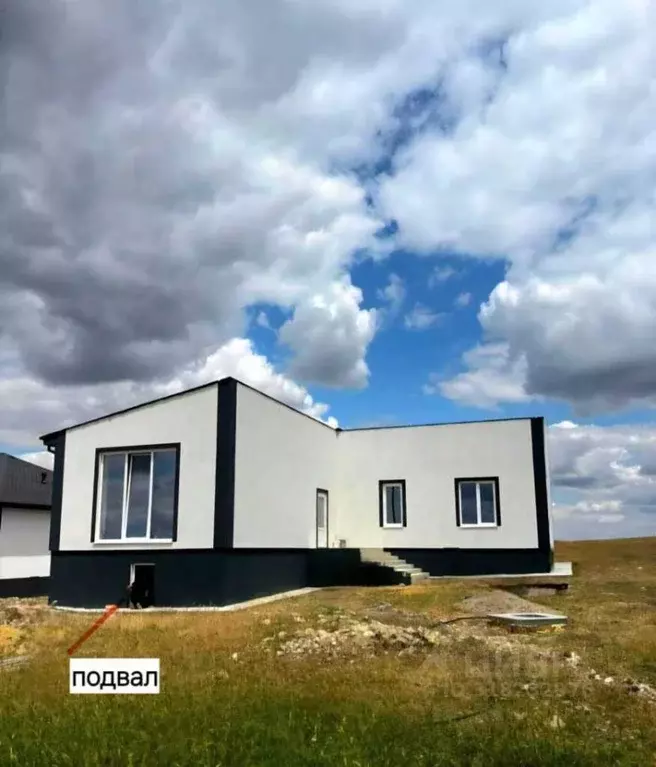 Дом в Крым, Симферопольский район, с. Урожайное ул. Крымская (120 м) - Фото 0