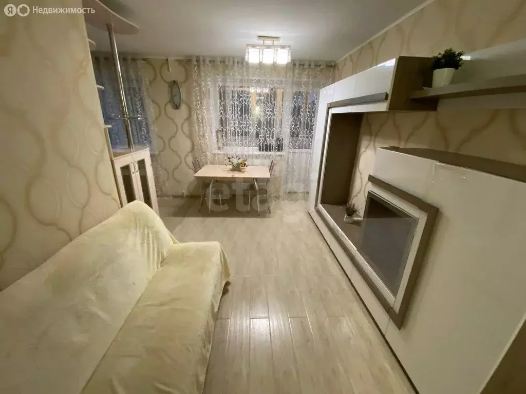 3-комнатная квартира: Губкин, улица Белинского, 10 (55.5 м) - Фото 0