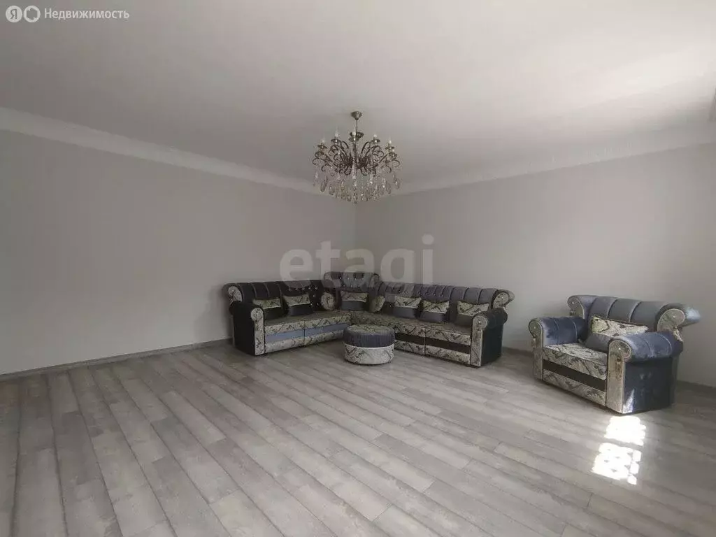 Дом в Нальчик, улица Братьев Назрановых (280 м) - Фото 1