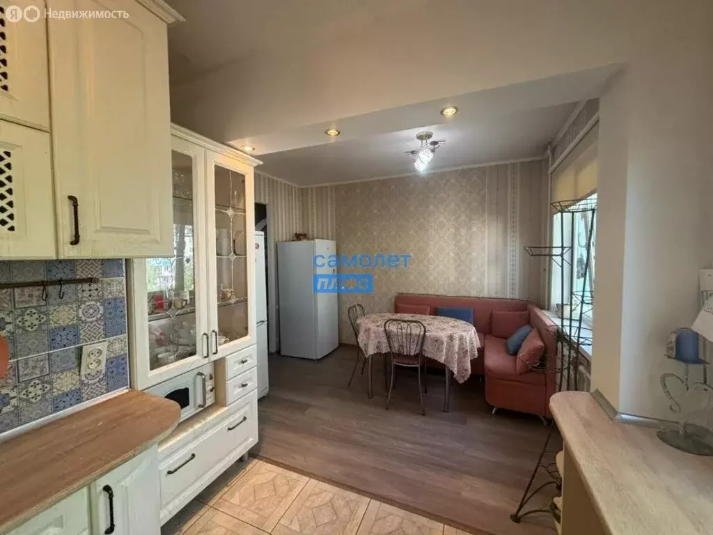 4-комнатная квартира: Бийск, улица Виктора Петрова, 2 (58.3 м) - Фото 1