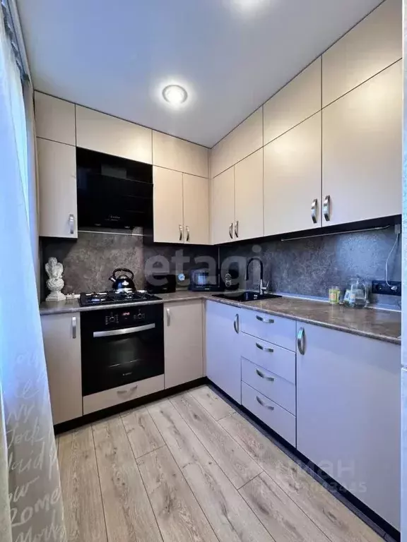 2-к кв. Краснодарский край, Ейск Коммунистическая ул. (60.8 м) - Фото 1