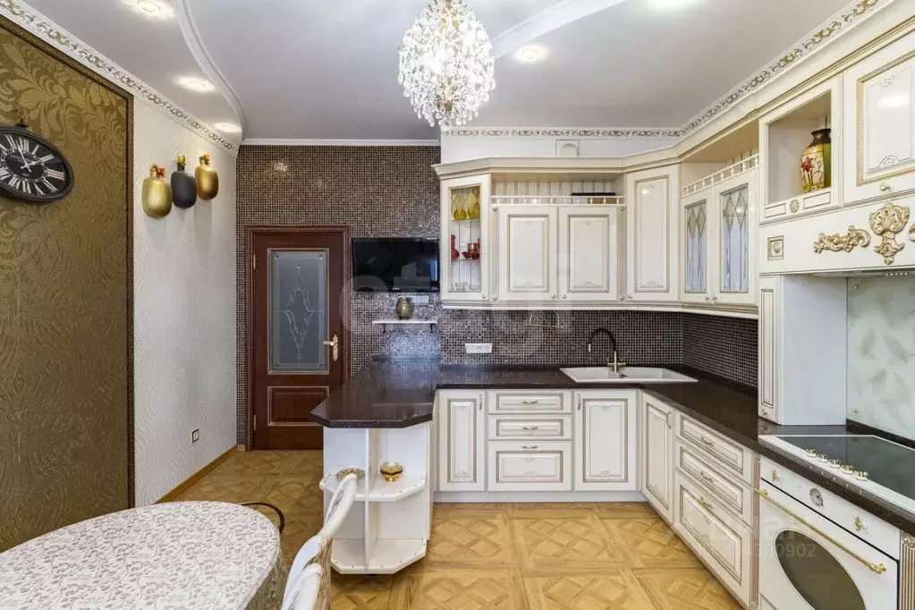 3-к кв. Тюменская область, Тюмень ул. Малыгина, 90 (131.4 м) - Фото 1