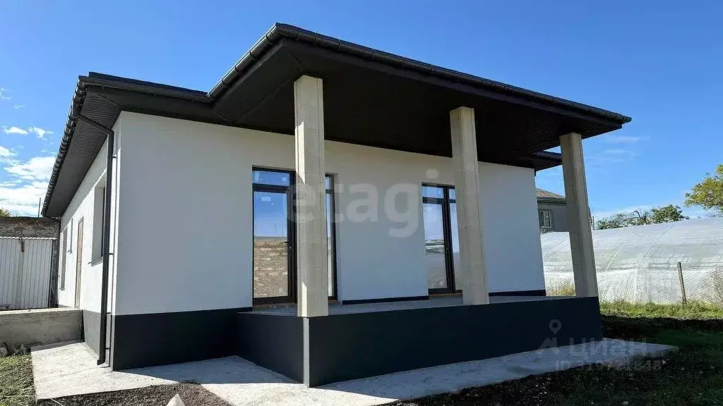 Дом в Крым, Симферопольский район, с. Урожайное  (140 м) - Фото 1