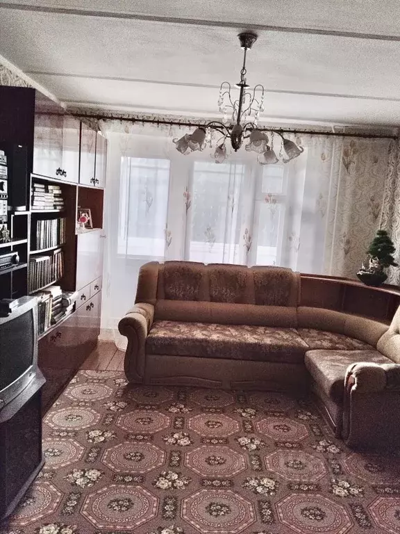 3-к кв. Вологодская область, пос. Кувшиново ул. Майская, 12 (59.0 м) - Фото 0