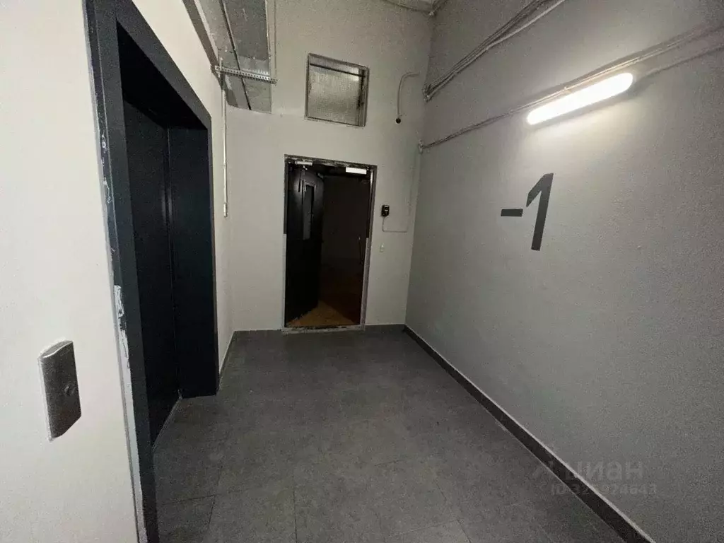 Гараж в Москва ул. Саларьевская, 16к3 (5 м) - Фото 1