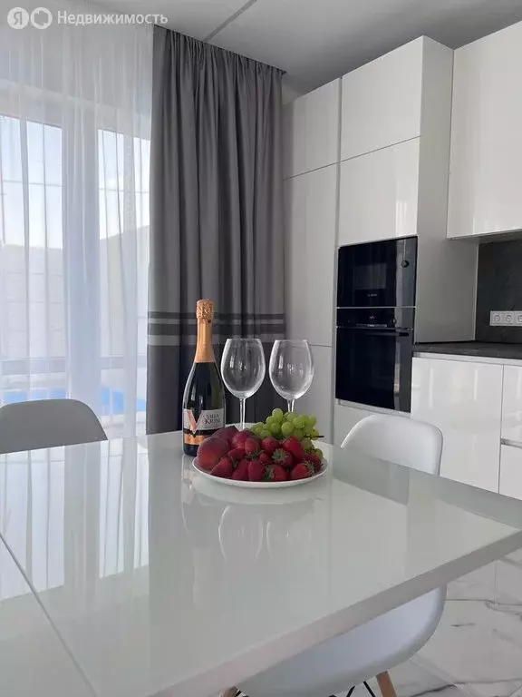 Дом в Уютное, улица Дерюгина, 12 (297 м) - Фото 1