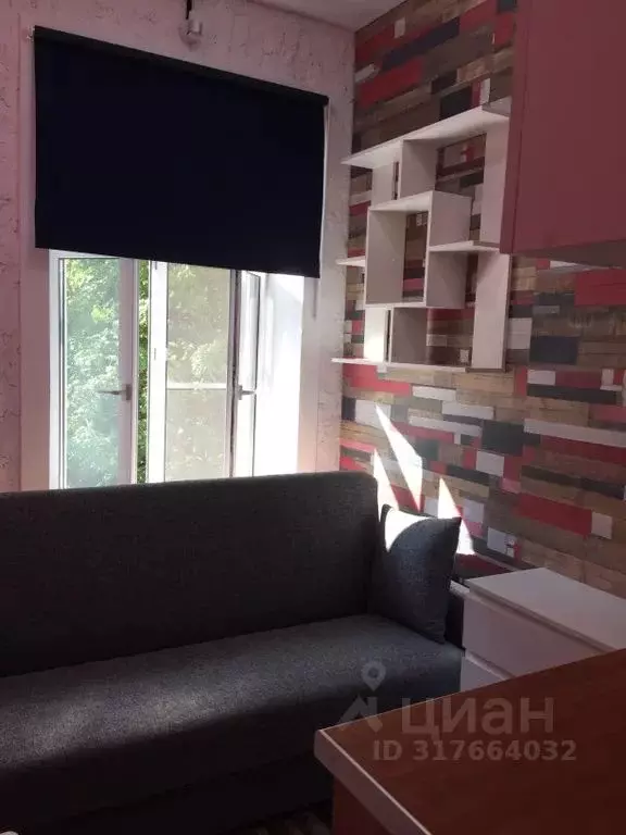 Комната Санкт-Петербург просп. Средний Васильевского острова, 19 - Фото 0