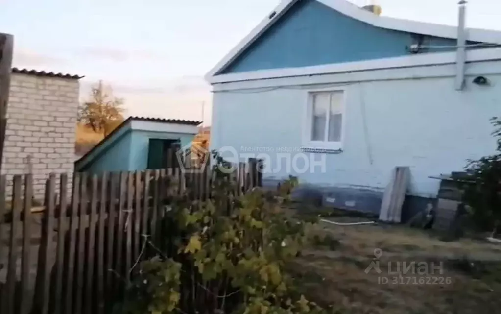 Дом в Волгоградская область, Чернышковское городское поселение, Нижняя ... - Фото 1
